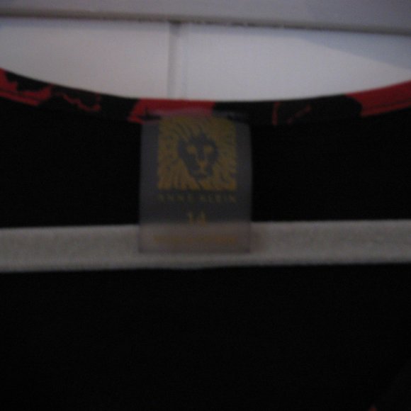 Anne Klien Leopard Print Sleeveless V-neck Red/Black Blouse - Picture 3 of 4